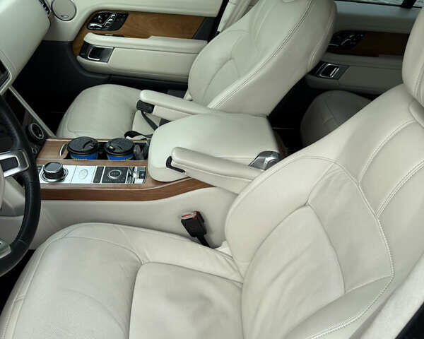 Серый Ленд Ровер Рендж Ровер, объемом двигателя 2.99 л и пробегом 61 тыс. км за 63000 $, фото 4 на Automoto.ua