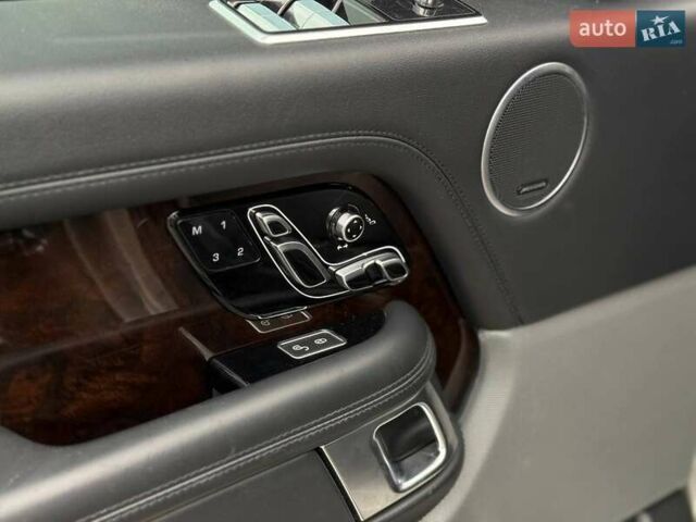 Ленд Ровер Рендж Ровер 2018 в Киеве на Automoto.ua Серый Ленд Ровер Рендж Ровер, объемом двигателя 2.99 л и пробегом 180 тыс. км за 56000 $, фото 13 на Automoto.ua