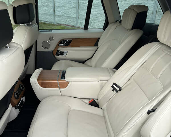 Серый Ленд Ровер Рендж Ровер, объемом двигателя 2.99 л и пробегом 61 тыс. км за 63000 $, фото 6 на Automoto.ua