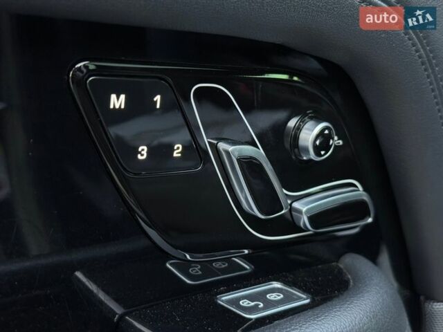 Серый Ленд Ровер Рендж Ровер, объемом двигателя 3 л и пробегом 168 тыс. км за 45000 $, фото 49 на Automoto.ua