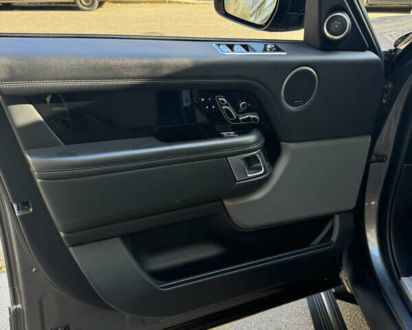 Серый Ленд Ровер Рендж Ровер, объемом двигателя 5 л и пробегом 75 тыс. км за 63000 $, фото 7 на Automoto.ua