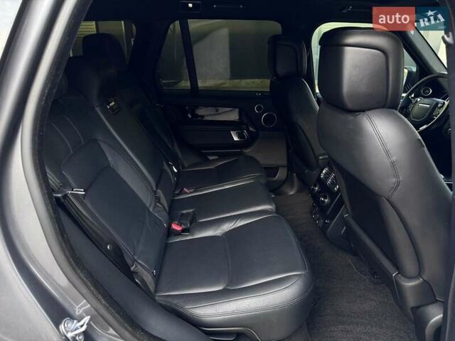 Ленд Ровер Рендж Ровер 2018 у Києві на Automoto.ua Сірий Ленд Ровер Рендж Ровер, об'ємом двигуна 3 л та пробігом 167 тис. км за 53000 $, фото 31 на Automoto.ua