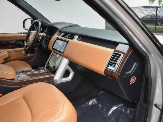 Серый Ленд Ровер Рендж Ровер, объемом двигателя 5 л и пробегом 30 тыс. км за 12000 $, фото 9 на Automoto.ua