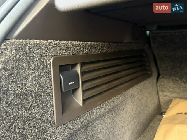 Серый Ленд Ровер Рендж Ровер, объемом двигателя 4.37 л и пробегом 110 тыс. км за 86000 $, фото 6 на Automoto.ua