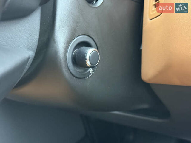 Серый Ленд Ровер Рендж Ровер, объемом двигателя 4.4 л и пробегом 183 тыс. км за 64000 $, фото 27 на Automoto.ua