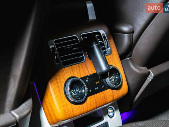 Сірий Ленд Ровер Рендж Ровер, об'ємом двигуна 4.4 л та пробігом 110 тис. км за 78800 $, фото 24 на Automoto.ua