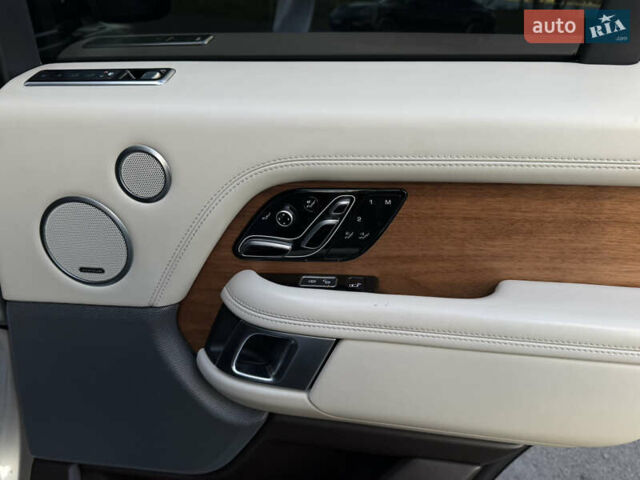 Серый Ленд Ровер Рендж Ровер, объемом двигателя 4.37 л и пробегом 110 тыс. км за 86000 $, фото 8 на Automoto.ua