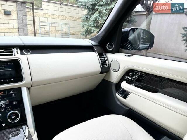 Серый Ленд Ровер Рендж Ровер, объемом двигателя 4.37 л и пробегом 48 тыс. км за 95000 $, фото 43 на Automoto.ua