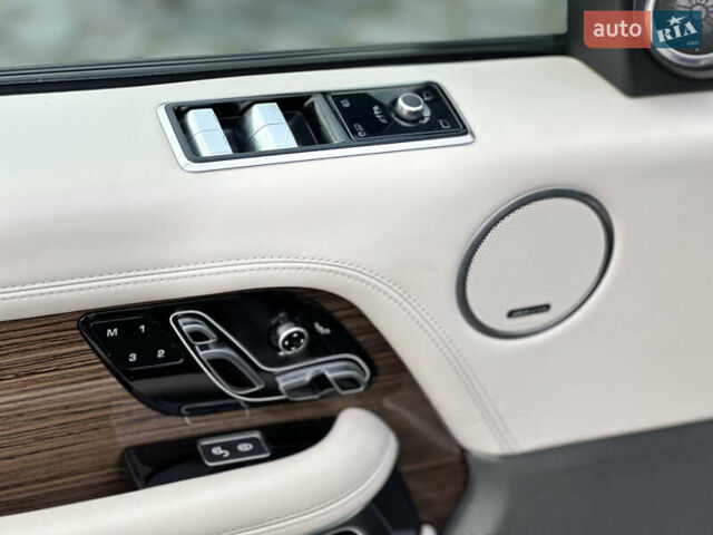 Сірий Ленд Ровер Рендж Ровер, об'ємом двигуна 4.37 л та пробігом 125 тис. км за 77000 $, фото 19 на Automoto.ua