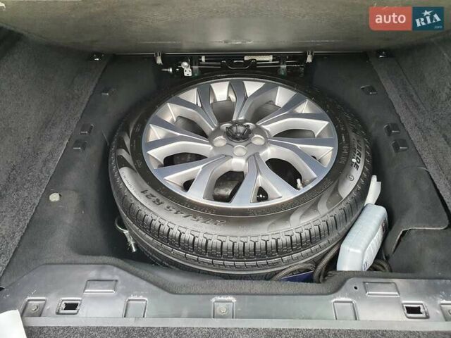 Серый Ленд Ровер Рендж Ровер, объемом двигателя 4.37 л и пробегом 110 тыс. км за 80000 $, фото 34 на Automoto.ua