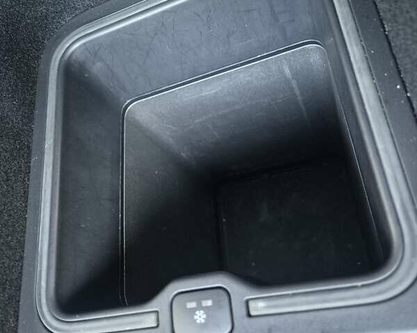 Сірий Ленд Ровер Рендж Ровер, об'ємом двигуна 4.37 л та пробігом 255 тис. км за 70000 $, фото 22 на Automoto.ua