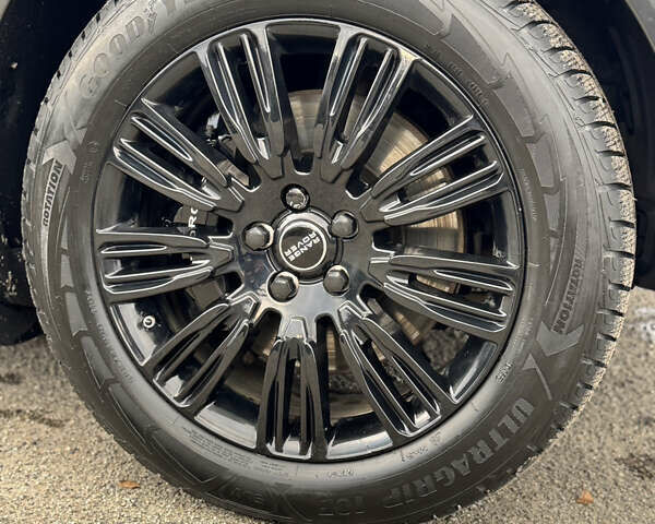 Серый Ленд Ровер Рендж Ровер, объемом двигателя 4.37 л и пробегом 90 тыс. км за 84500 $, фото 51 на Automoto.ua