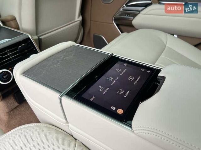 Серый Ленд Ровер Рендж Ровер, объемом двигателя 4.39 л и пробегом 35 тыс. км за 269000 $, фото 27 на Automoto.ua