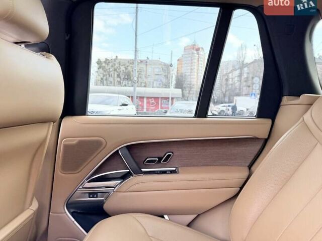 Серый Ленд Ровер Рендж Ровер, объемом двигателя 3 л и пробегом 63 тыс. км за 162500 $, фото 37 на Automoto.ua