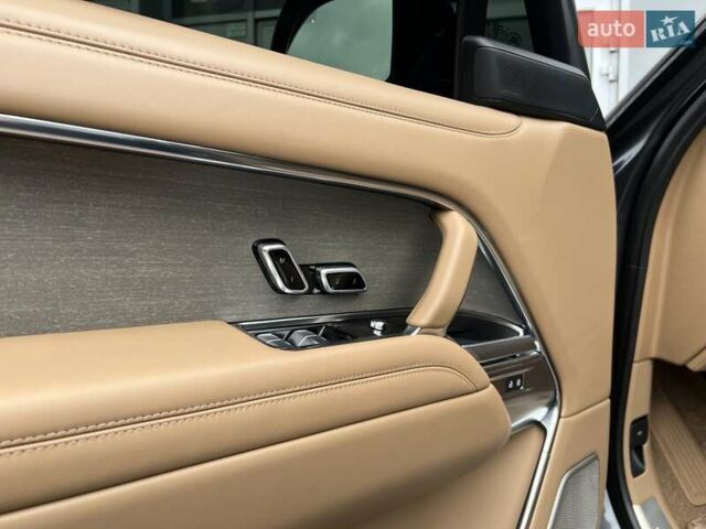 Серый Ленд Ровер Рендж Ровер, объемом двигателя 4.39 л и пробегом 32 тыс. км за 273000 $, фото 22 на Automoto.ua