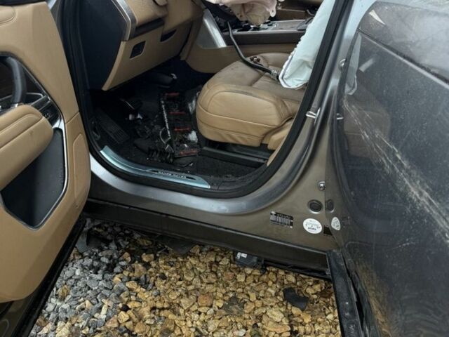 Серый Ленд Ровер Рендж Ровер, объемом двигателя 4.4 л и пробегом 10 тыс. км за 45000 $, фото 7 на Automoto.ua