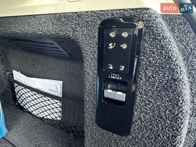 Сірий Ленд Ровер Рендж Ровер, об'ємом двигуна 4.39 л та пробігом 65 тис. км за 179999 $, фото 26 на Automoto.ua