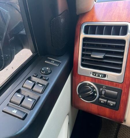 Синій Ленд Ровер Рендж Ровер, об'ємом двигуна 5 л та пробігом 194 тис. км за 13300 $, фото 28 на Automoto.ua