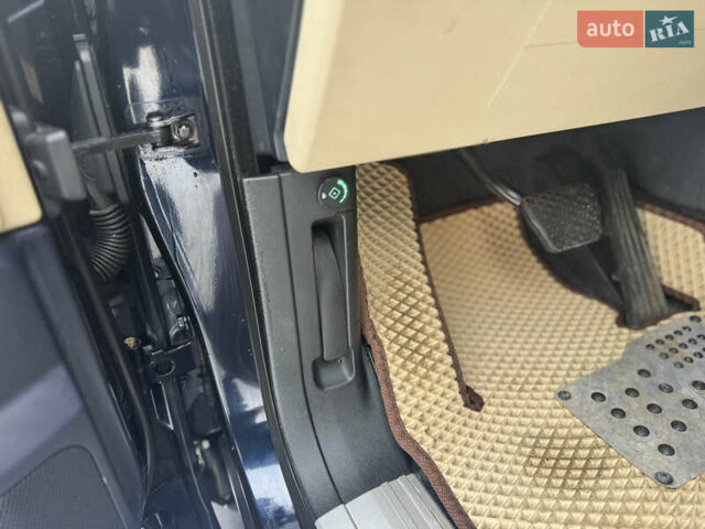 Синий Ленд Ровер Рендж Ровер, объемом двигателя 5 л и пробегом 192 тыс. км за 12700 $, фото 26 на Automoto.ua