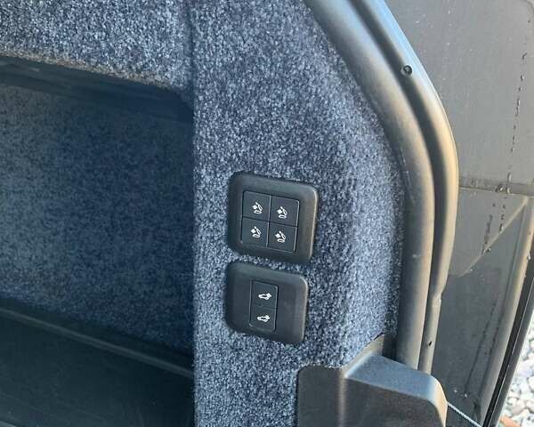 Синий Ленд Ровер Рендж Ровер, объемом двигателя 3 л и пробегом 176 тыс. км за 49500 $, фото 10 на Automoto.ua