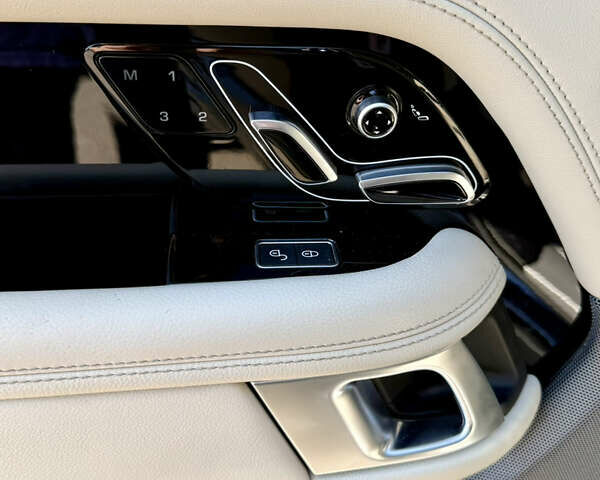 Ленд Ровер Рендж Ровер 2020 в Харькове на Automoto.ua Синий Ленд Ровер Рендж Ровер, объемом двигателя 3 л и пробегом 37 тыс. км за 80000 $, фото 9 на Automoto.ua