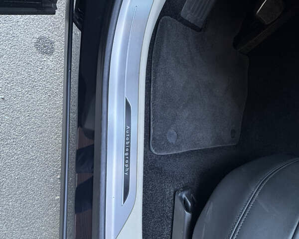 Синий Ленд Ровер Рендж Ровер, объемом двигателя 4.39 л и пробегом 40 тыс. км за 175000 $, фото 9 на Automoto.ua