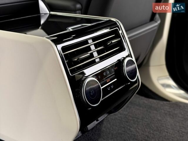 Синій Ленд Ровер Рендж Ровер, об'ємом двигуна 3 л та пробігом 32 тис. км за 191500 $, фото 61 на Automoto.ua