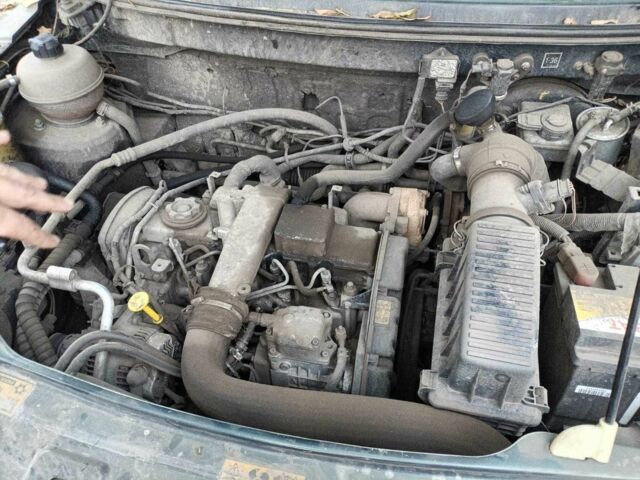 Зеленый Ленд Ровер Рендж Ровер, объемом двигателя 2 л и пробегом 3 тыс. км за 2000 $, фото 2 на Automoto.ua