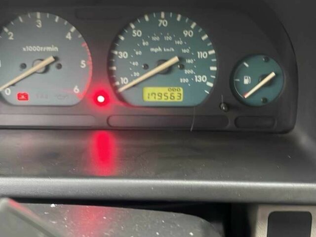 Зеленый Ленд Ровер Рендж Ровер, объемом двигателя 2 л и пробегом 180 тыс. км за 1893 $, фото 8 на Automoto.ua