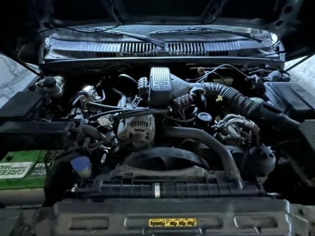 Зеленый Ленд Ровер Рендж Ровер, объемом двигателя 4 л и пробегом 300 тыс. км за 4300 $, фото 6 на Automoto.ua