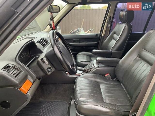 Ленд Ровер Рендж Ровер 1997 в Киеве на Automoto.ua Зеленый Ленд Ровер Рендж Ровер, объемом двигателя 2.5 л и пробегом 150 тыс. км за 14800 $, фото 9 на Automoto.ua