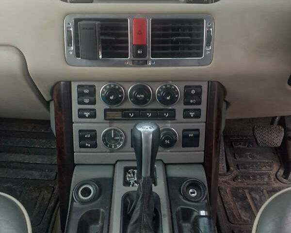 Зелений Ленд Ровер Рендж Ровер, об'ємом двигуна 3 л та пробігом 220 тис. км за 4500 $, фото 4 на Automoto.ua