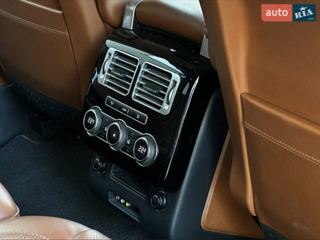 Зеленый Ленд Ровер Рендж Ровер, объемом двигателя 4.37 л и пробегом 240 тыс. км за 31000 $, фото 13 на Automoto.ua