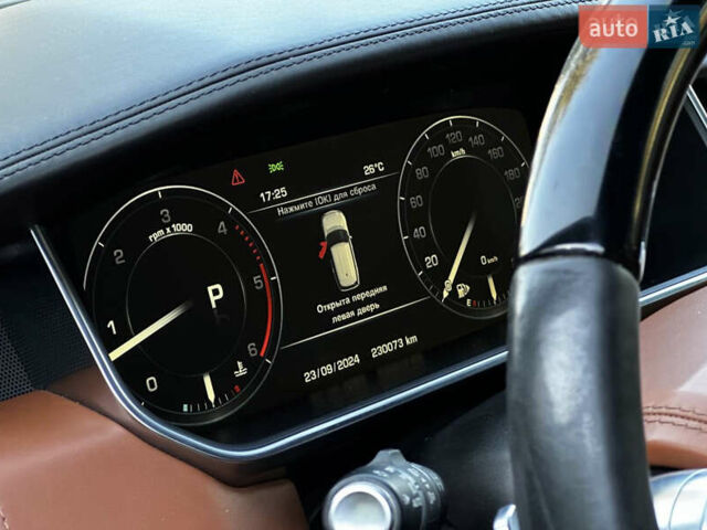 Ленд Ровер Рендж Ровер 2014 в Черновцах на Automoto.ua Зеленый Ленд Ровер Рендж Ровер, объемом двигателя 4.37 л и пробегом 240 тыс. км за 32000 $, фото 17 на Automoto.ua