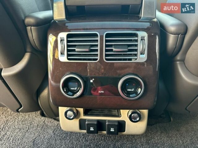 Зелений Ленд Ровер Рендж Ровер, об'ємом двигуна 4.37 л та пробігом 94 тис. км за 76500 $, фото 60 на Automoto.ua