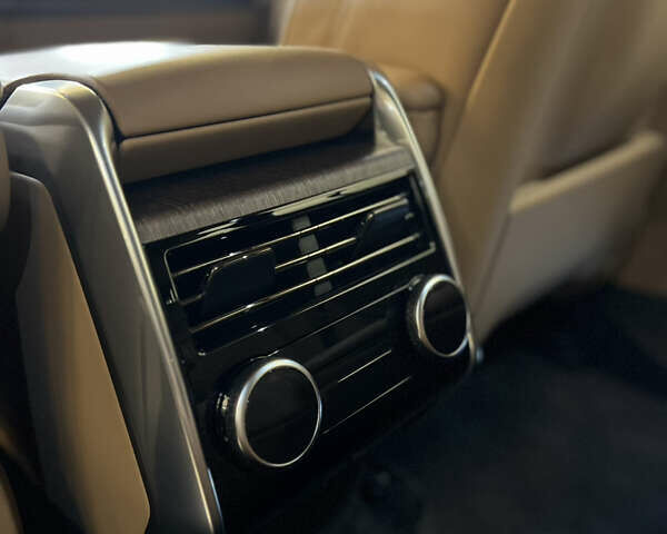 Зеленый Ленд Ровер Рендж Ровер, объемом двигателя 3 л и пробегом 24 тыс. км за 170000 $, фото 40 на Automoto.ua