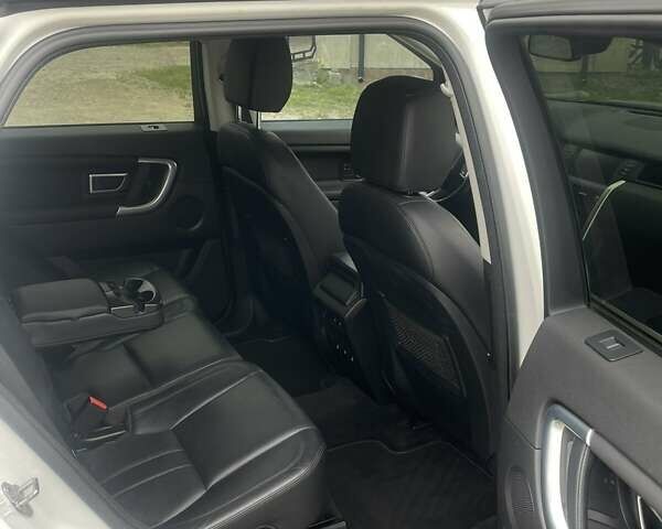Белый Ленд Ровер Discovery Sport, объемом двигателя 2 л и пробегом 176 тыс. км за 17500 $, фото 13 на Automoto.ua