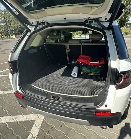 Белый Ленд Ровер Discovery Sport, объемом двигателя 2.18 л и пробегом 107 тыс. км за 21000 $, фото 9 на Automoto.ua