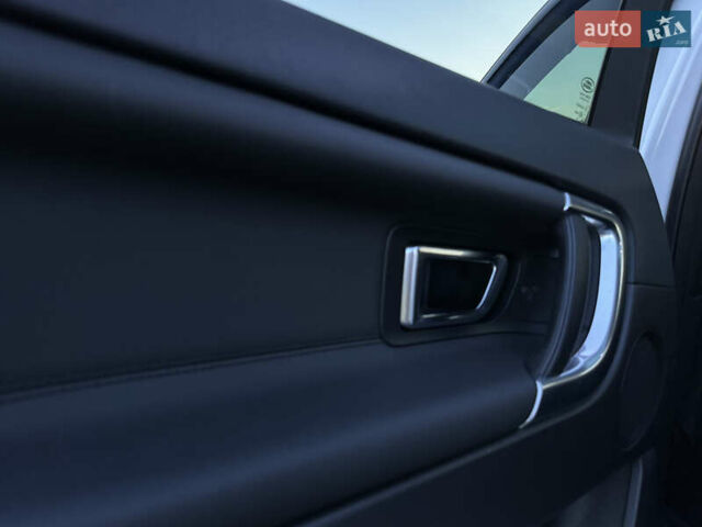 Білий Ленд Ровер Discovery Sport, об'ємом двигуна 2 л та пробігом 170 тис. км за 16000 $, фото 36 на Automoto.ua