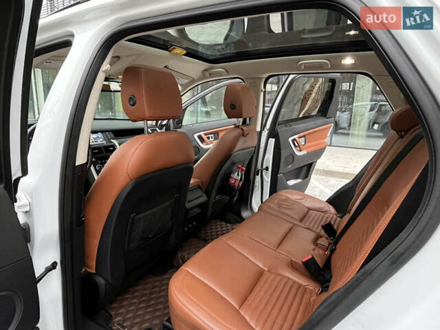 Білий Ленд Ровер Discovery Sport, об'ємом двигуна 2 л та пробігом 148 тис. км за 17800 $, фото 30 на Automoto.ua