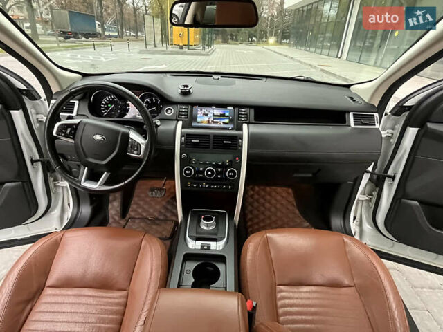 Білий Ленд Ровер Discovery Sport, об'ємом двигуна 2 л та пробігом 148 тис. км за 17800 $, фото 5 на Automoto.ua