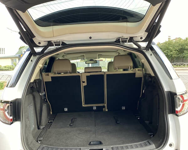 Білий Ленд Ровер Discovery Sport, об'ємом двигуна 2 л та пробігом 182 тис. км за 16700 $, фото 6 на Automoto.ua