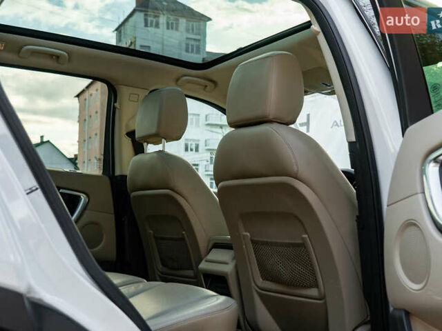 Белый Ленд Ровер Discovery Sport, объемом двигателя 2 л и пробегом 135 тыс. км за 16500 $, фото 25 на Automoto.ua