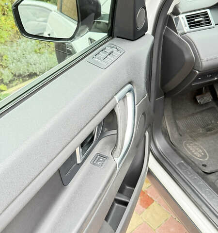 Белый Ленд Ровер Discovery Sport, объемом двигателя 2 л и пробегом 171 тыс. км за 19000 $, фото 31 на Automoto.ua