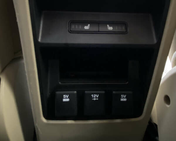 Білий Ленд Ровер Discovery Sport, об'ємом двигуна 2 л та пробігом 182 тис. км за 16700 $, фото 27 на Automoto.ua