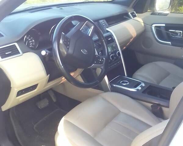 Белый Ленд Ровер Discovery Sport, объемом двигателя 2.18 л и пробегом 192 тыс. км за 17300 $, фото 1 на Automoto.ua