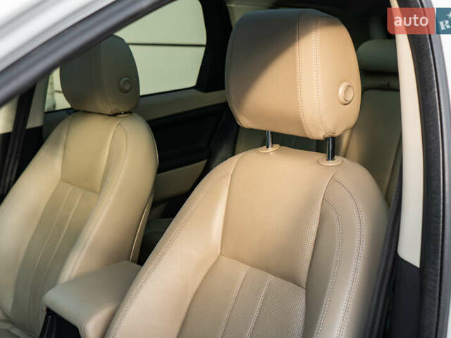 Белый Ленд Ровер Discovery Sport, объемом двигателя 2 л и пробегом 135 тыс. км за 16500 $, фото 19 на Automoto.ua