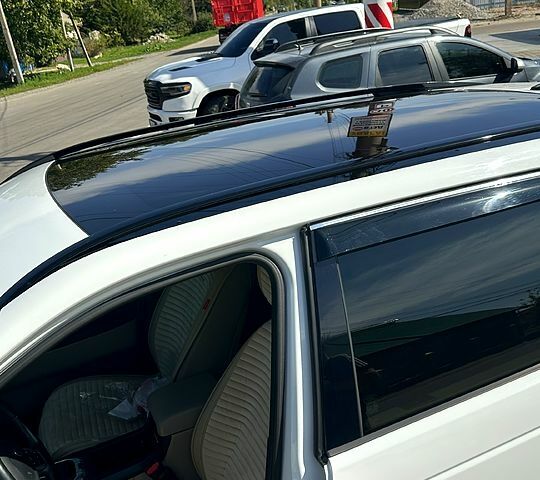 Белый Ленд Ровер Discovery Sport, объемом двигателя 2.2 л и пробегом 107 тыс. км за 21000 $, фото 5 на Automoto.ua