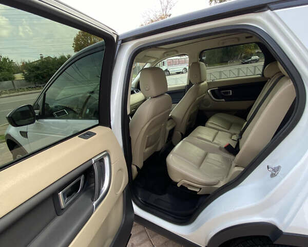 Білий Ленд Ровер Discovery Sport, об'ємом двигуна 2 л та пробігом 182 тис. км за 16700 $, фото 14 на Automoto.ua