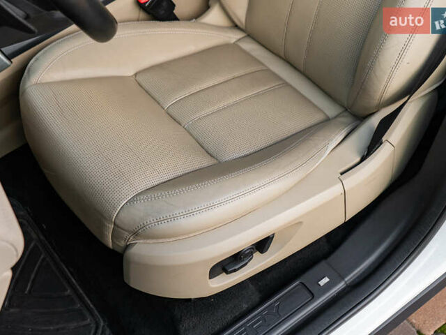 Белый Ленд Ровер Discovery Sport, объемом двигателя 2 л и пробегом 135 тыс. км за 16500 $, фото 18 на Automoto.ua